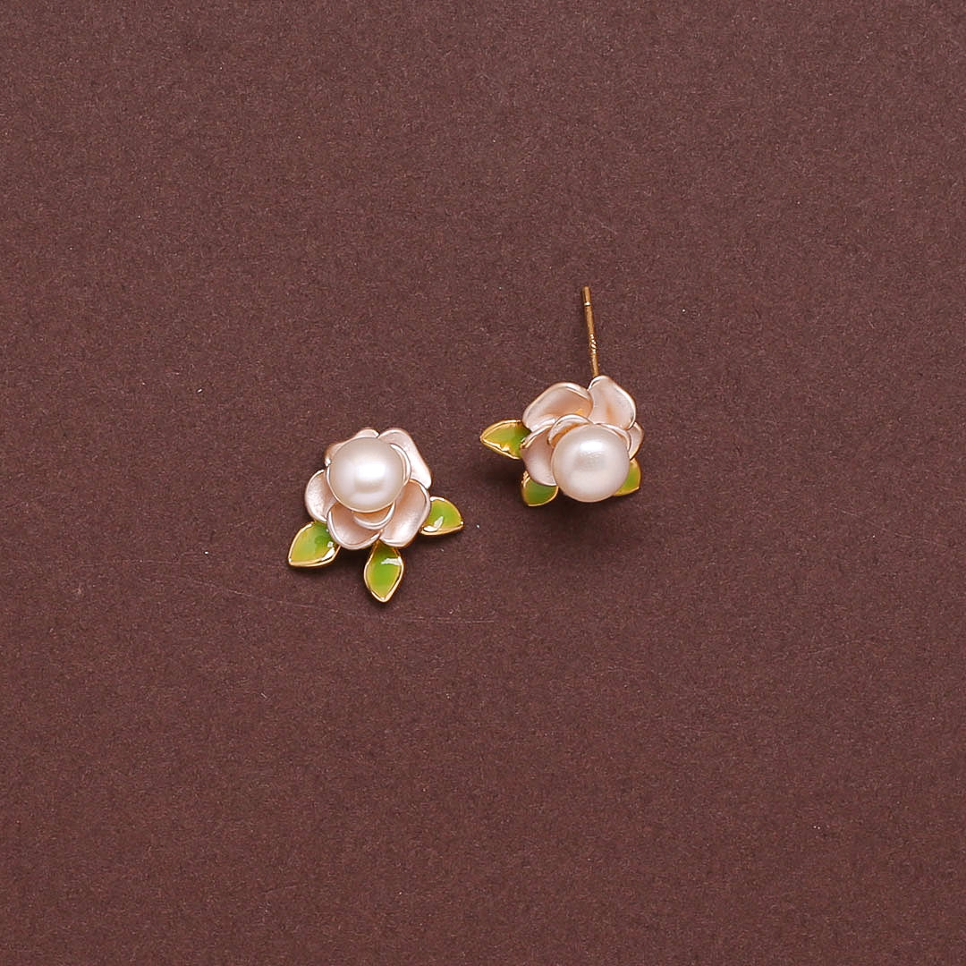 Lily Pearl Studs Freshwater White Pearl