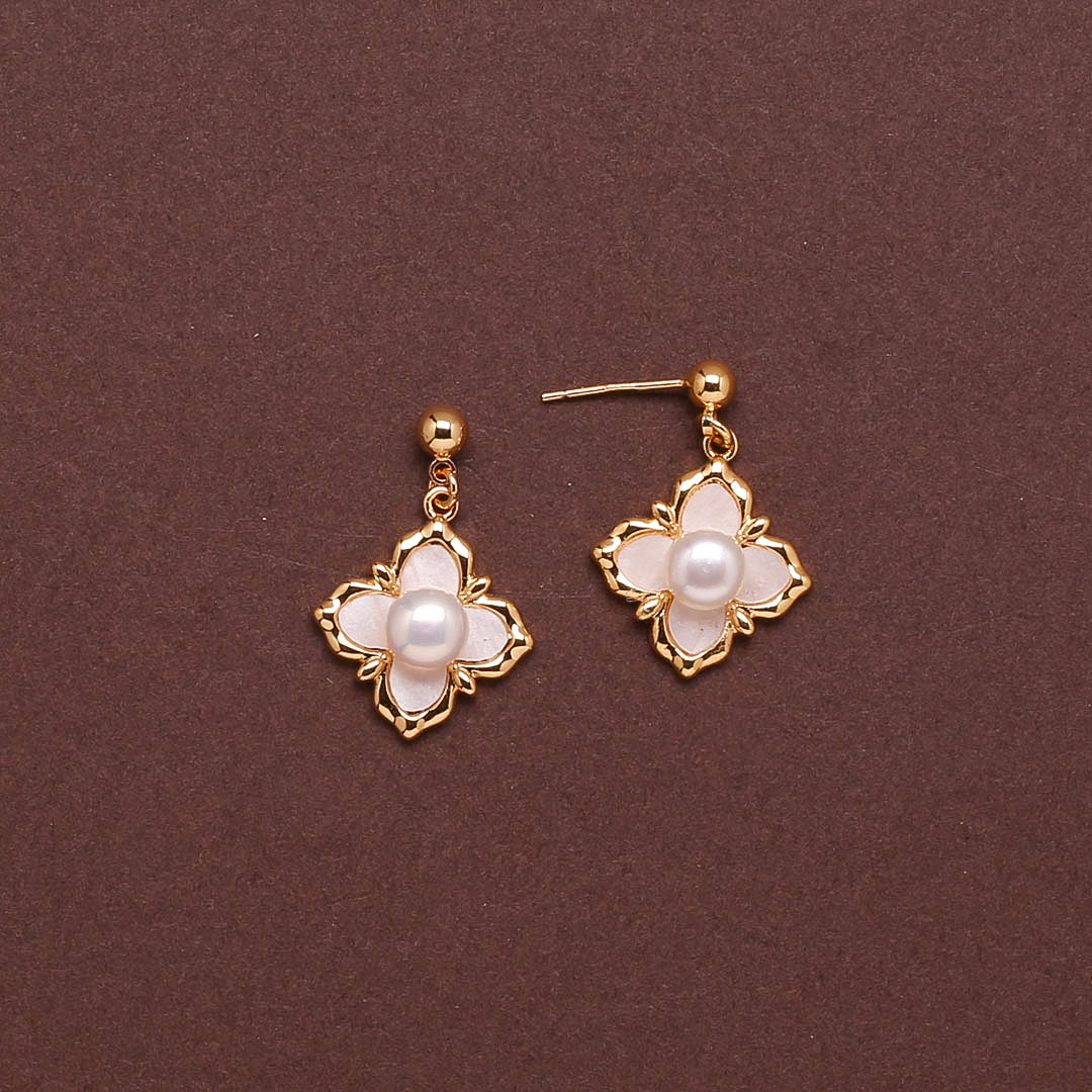 Aurora Diamond Frame Hangings Freshwater White Pearls