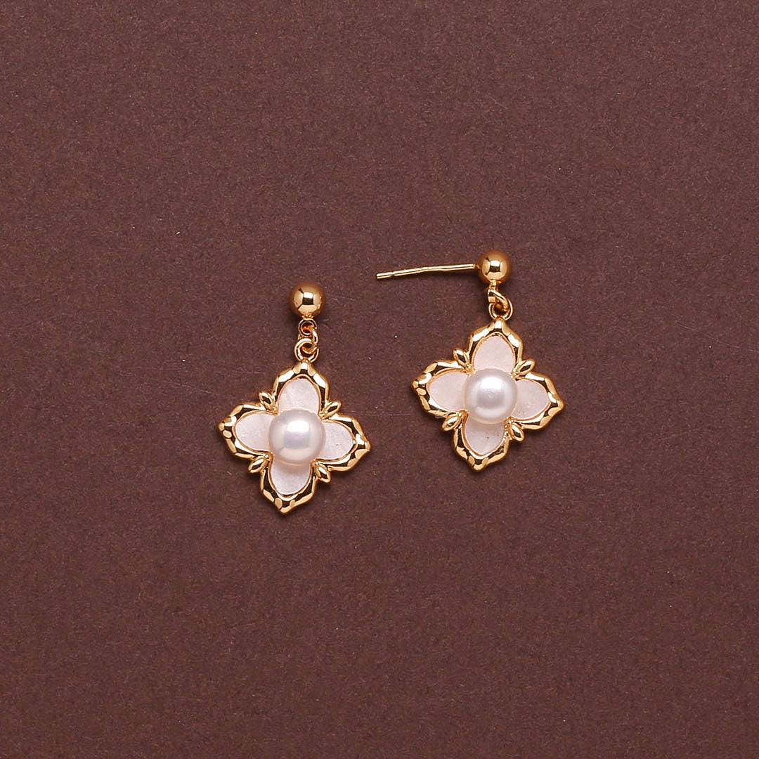 Aurora Diamond Frame Hangings Freshwater White Pearls