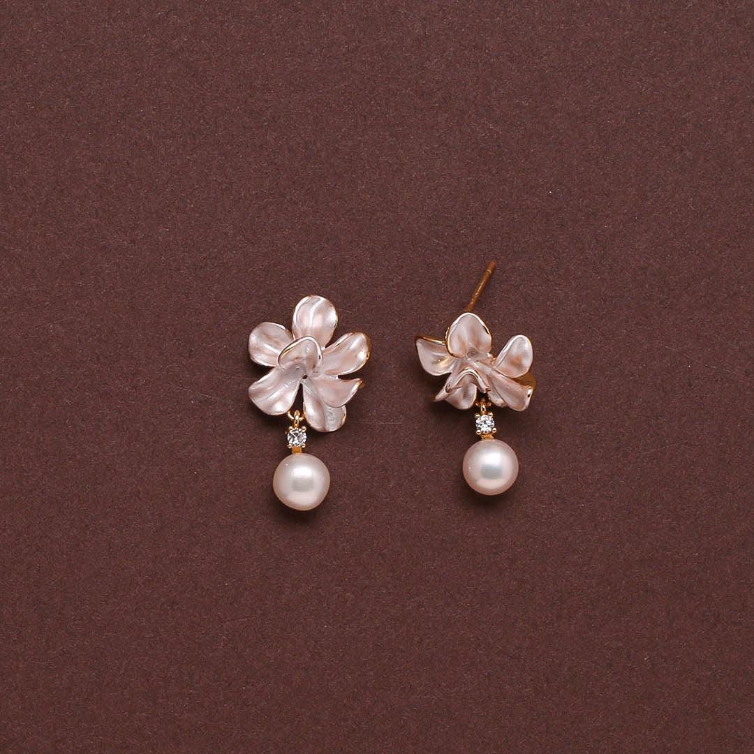 Lustrous Leaf Drops Freshwater White Pearls