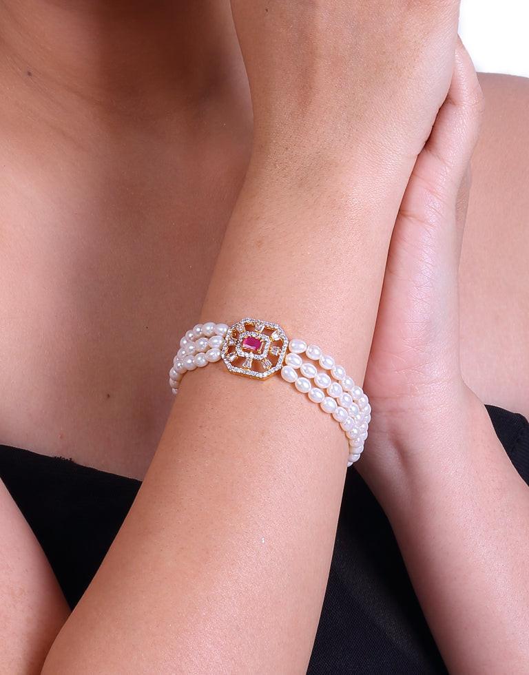 Flawless Freshwater Pearl Bracelet with Semi Precious Stone Studded Centre Piece