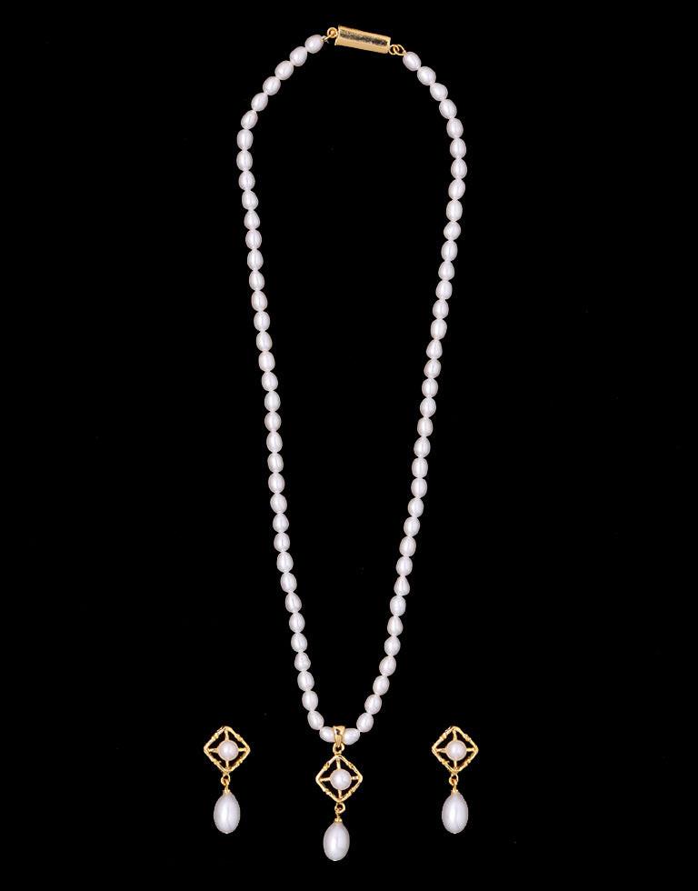 Pearl Studded Charms Tangled in Beaded Oval Pearl Set