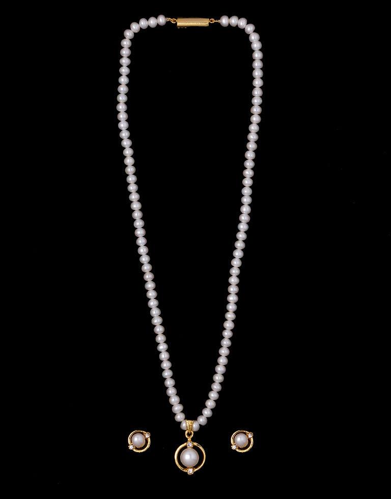White Round Freshwater Pearl Set