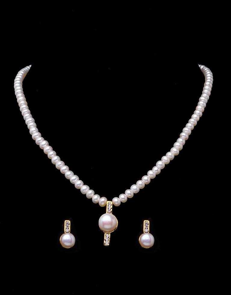 White Round Beaded Pearl Set