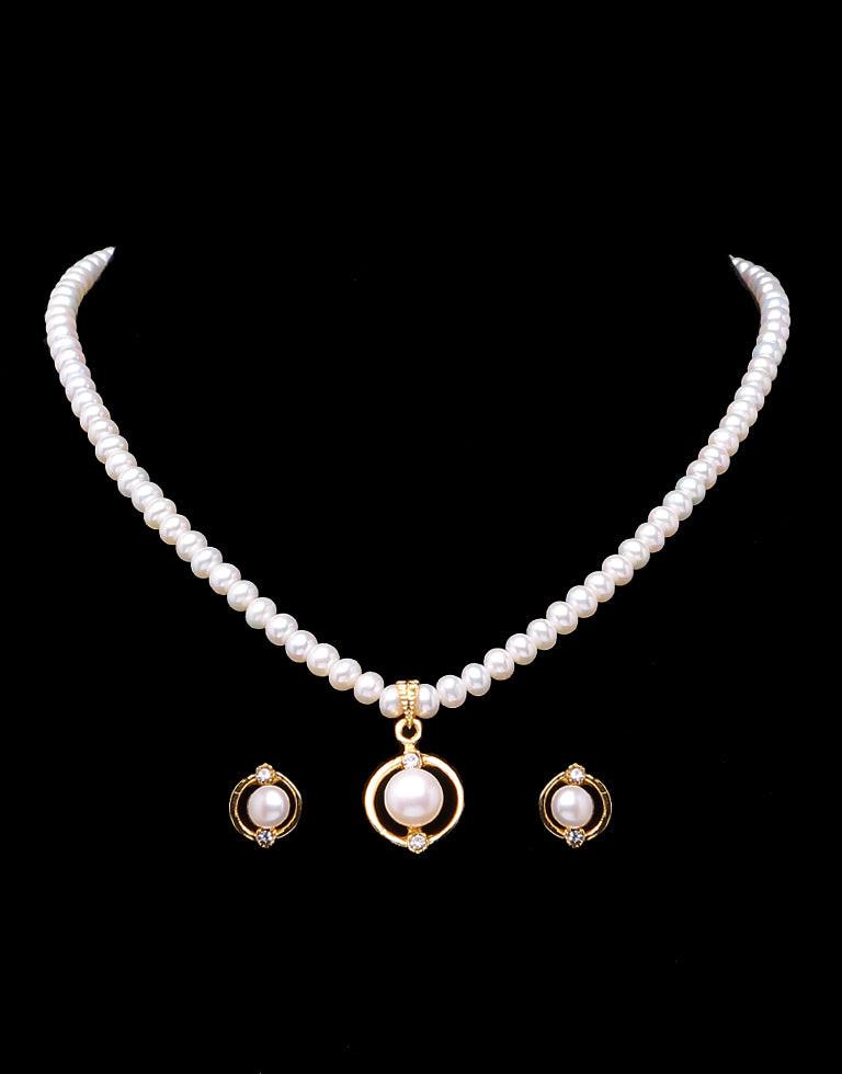 White Round Freshwater Pearl Set