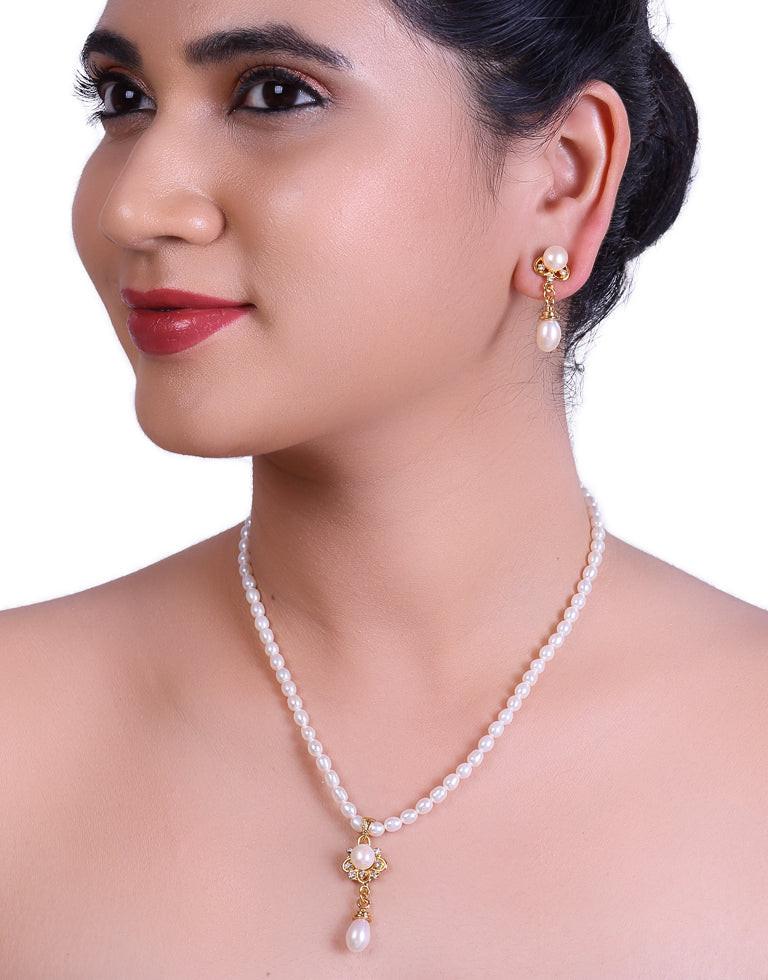 White Oval Shaped Beaded Pearl Set with Drop Shaped Dangled Pearls