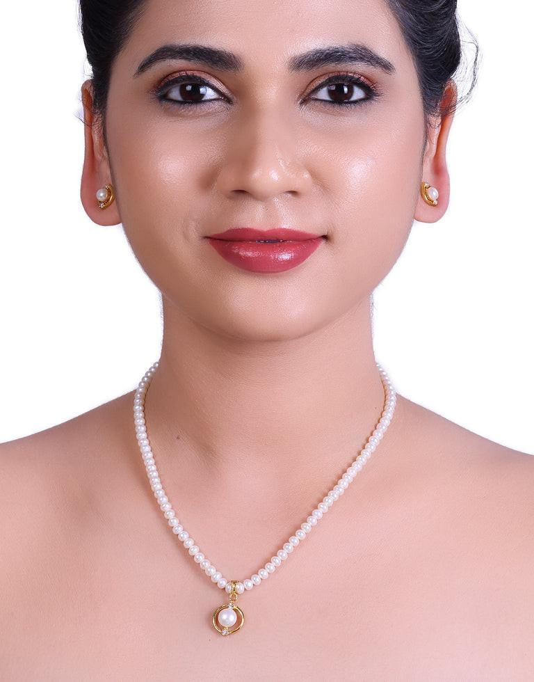 White Round Freshwater Pearl Set