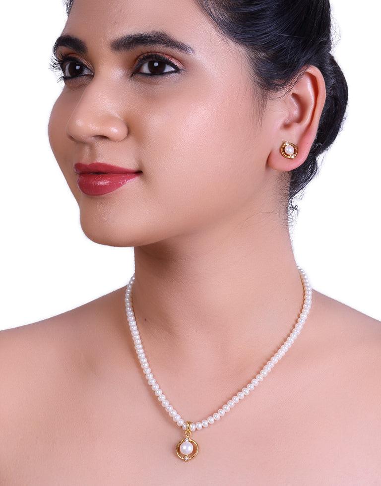 White Round Freshwater Pearl Set
