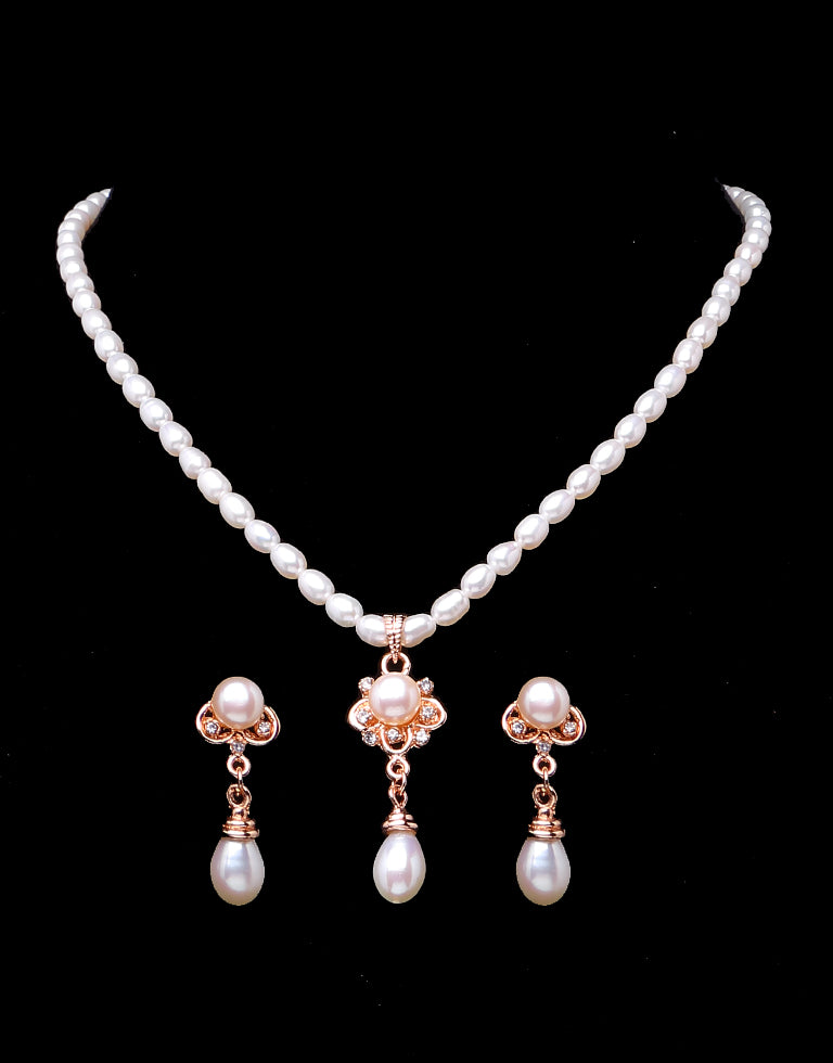 White Oval Shaped Beaded Pearl Set with Drop Shaped Dangled Pearls