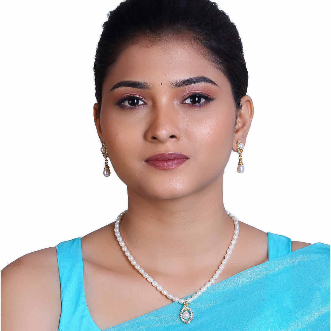 Freshwater Oval Shape Pearl Charm Stone-Studded Necklace Set