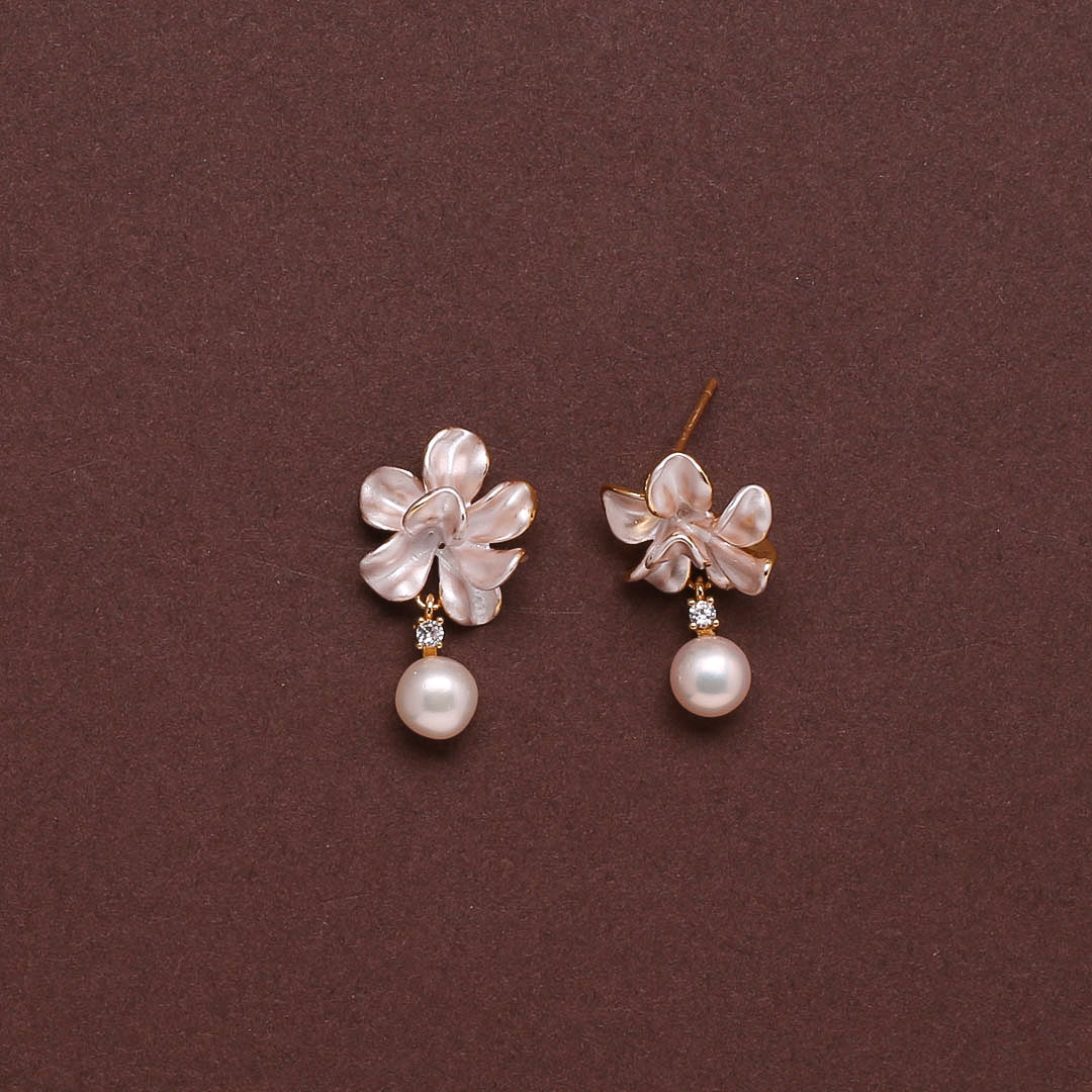 Lustrous Leaf Drops Freshwater White Pearls