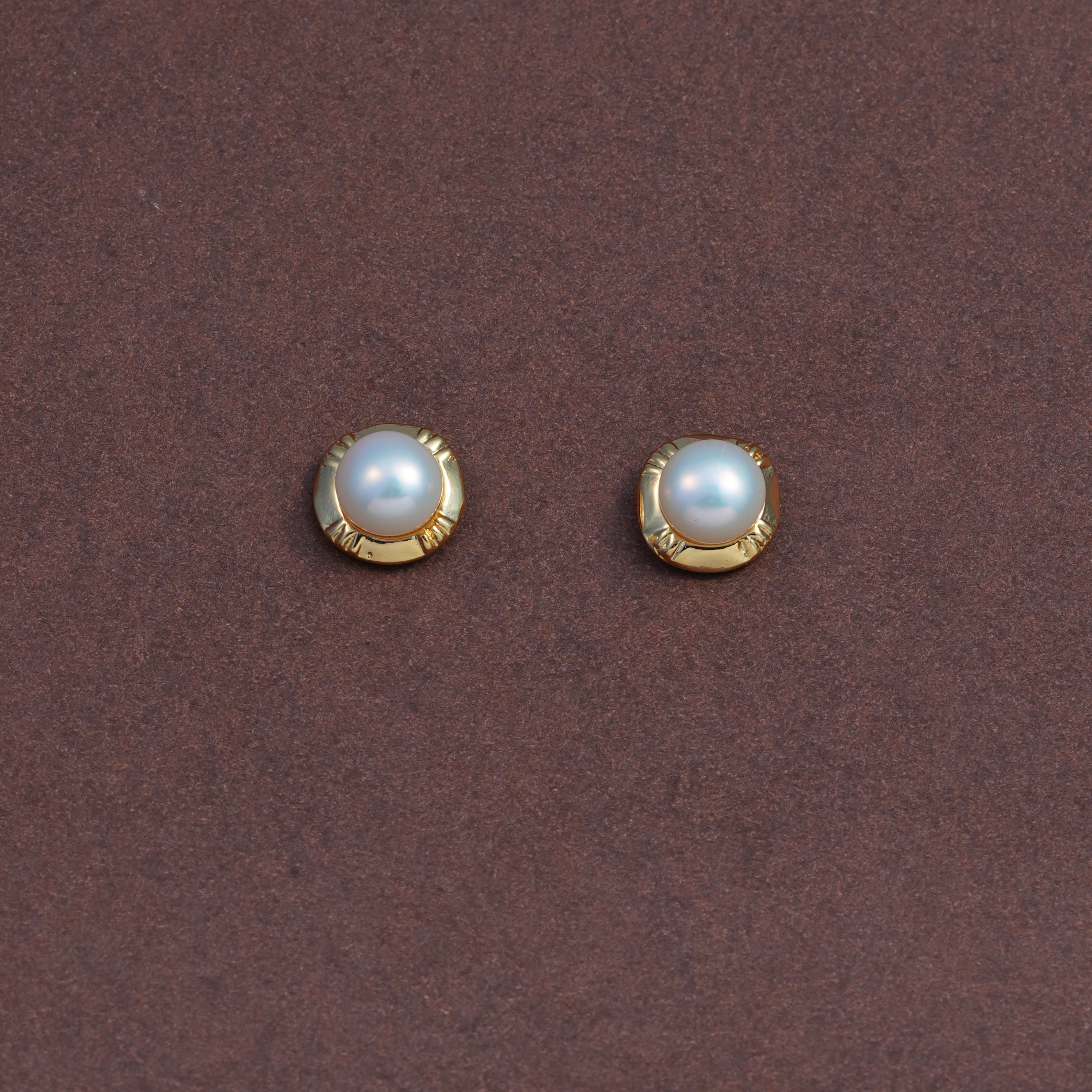 Freshwater white Pearl Stud