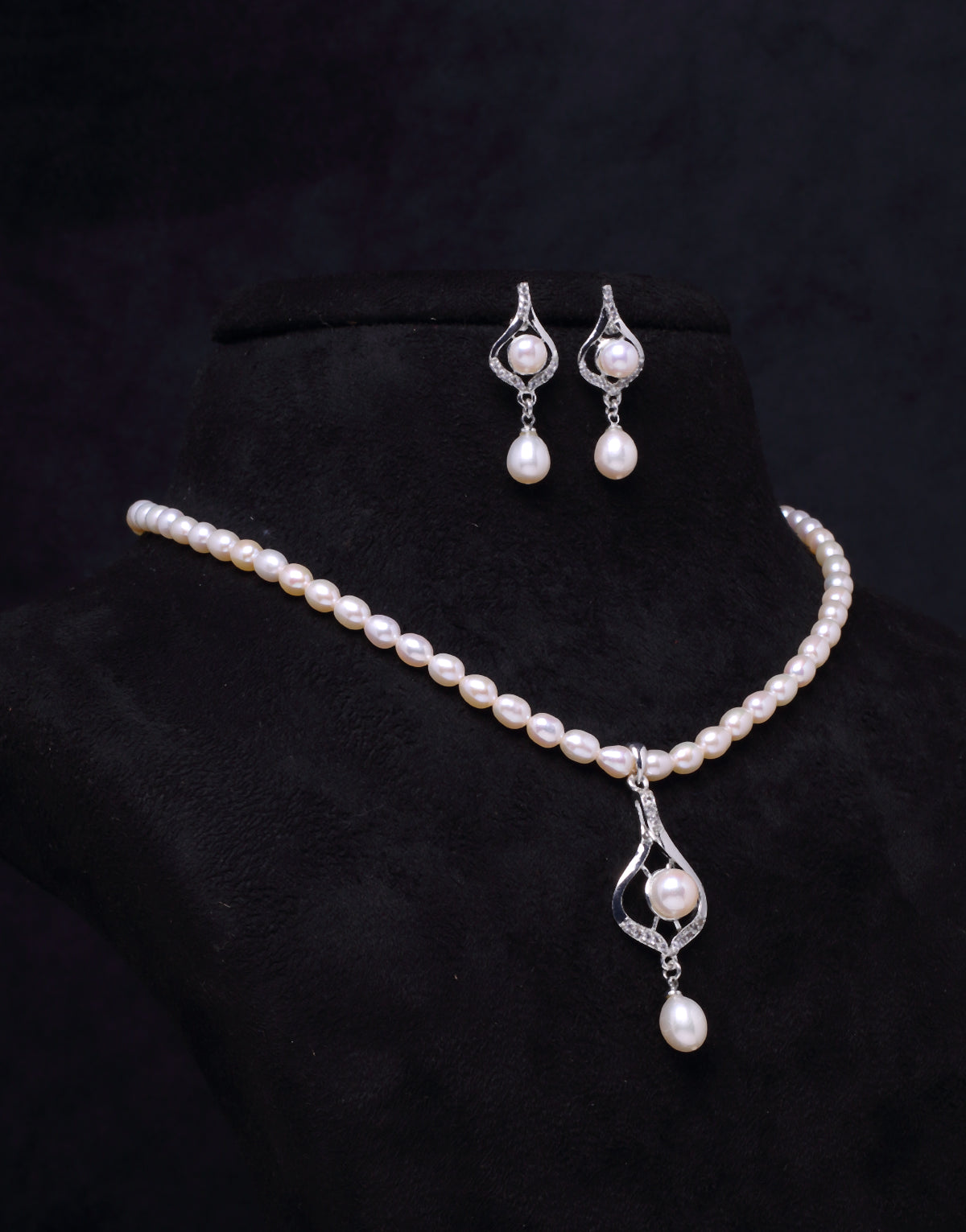 Oval Beaded Pearl Set With Oval Dangled Pearls