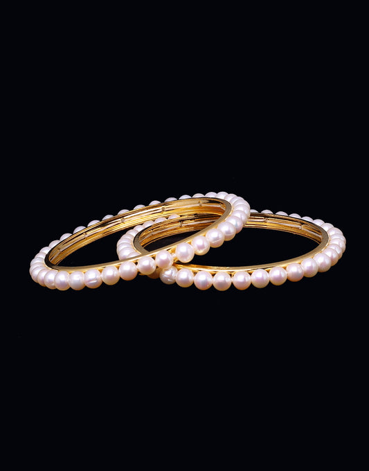 Single lined round white enchanting pearls bangles