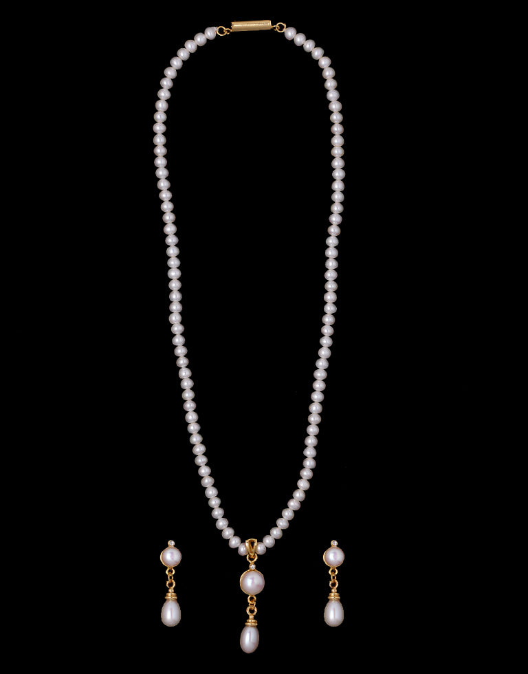 White Round Beaded Freshwater Pearl Set with Drop Shaped Dangled Pearls