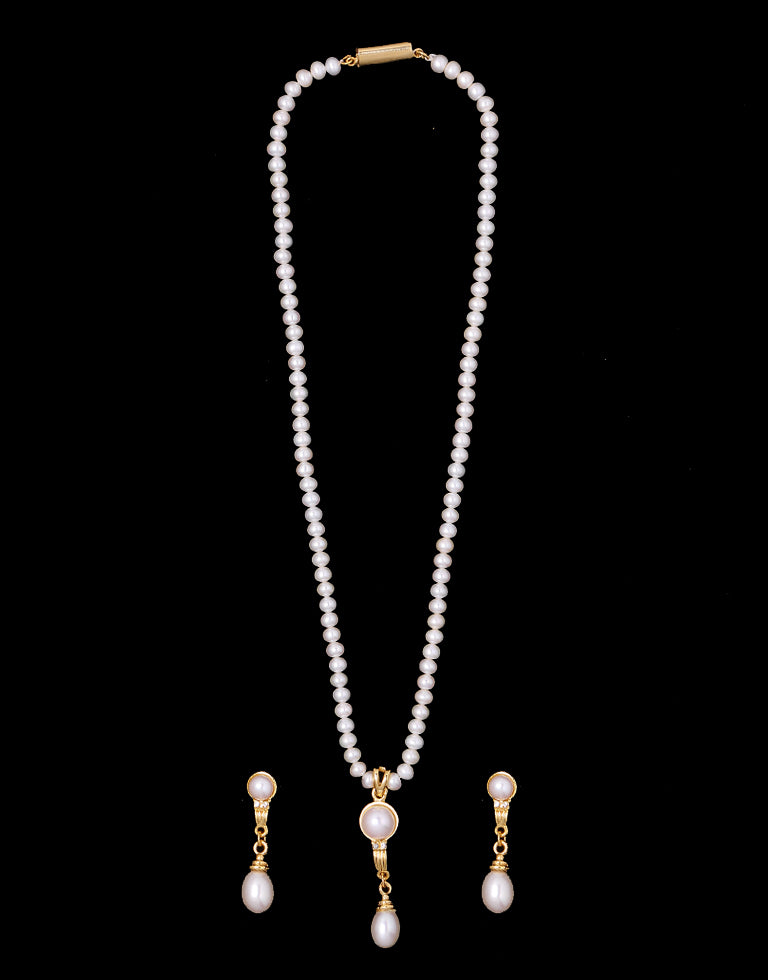 White Round Freshwater Pearl Set with Drop Dangled Pearls