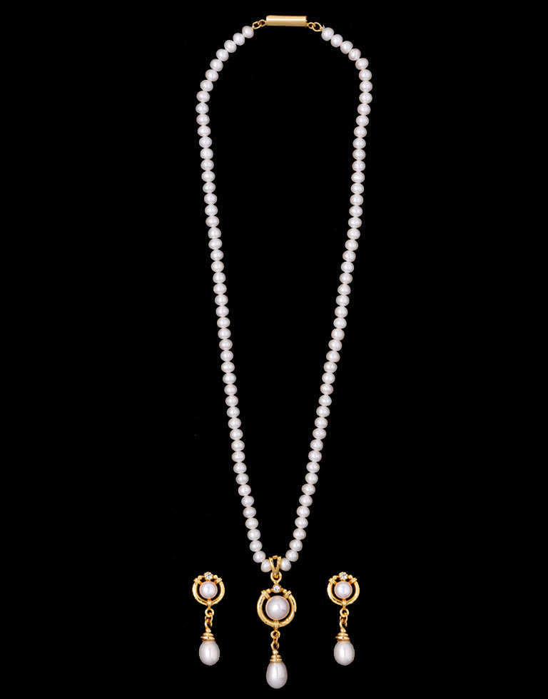 White Round Beaded Pearl Set with Drop Shaped Dangled Pearls