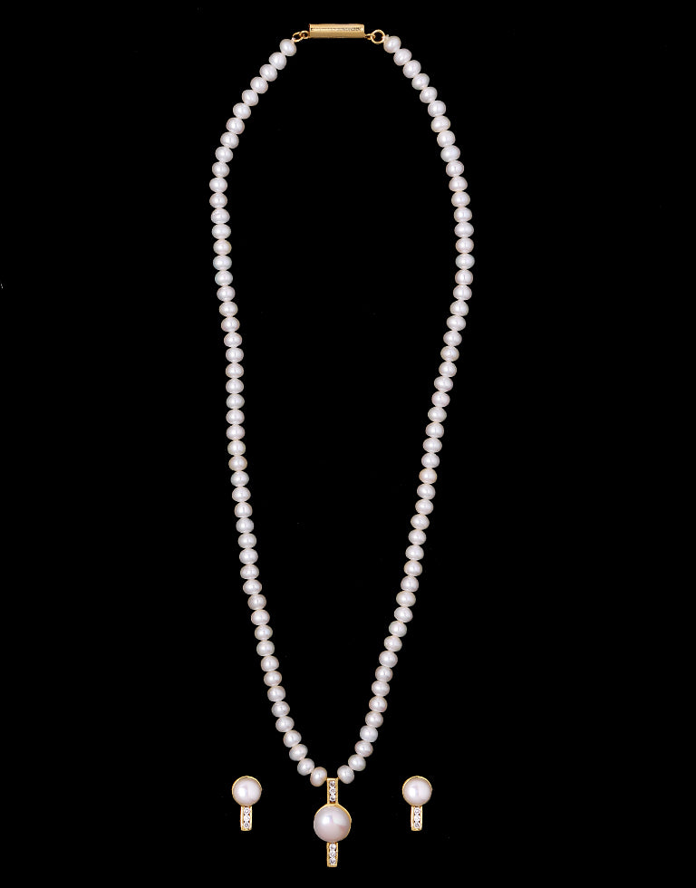 White Round Beaded Pearl Set