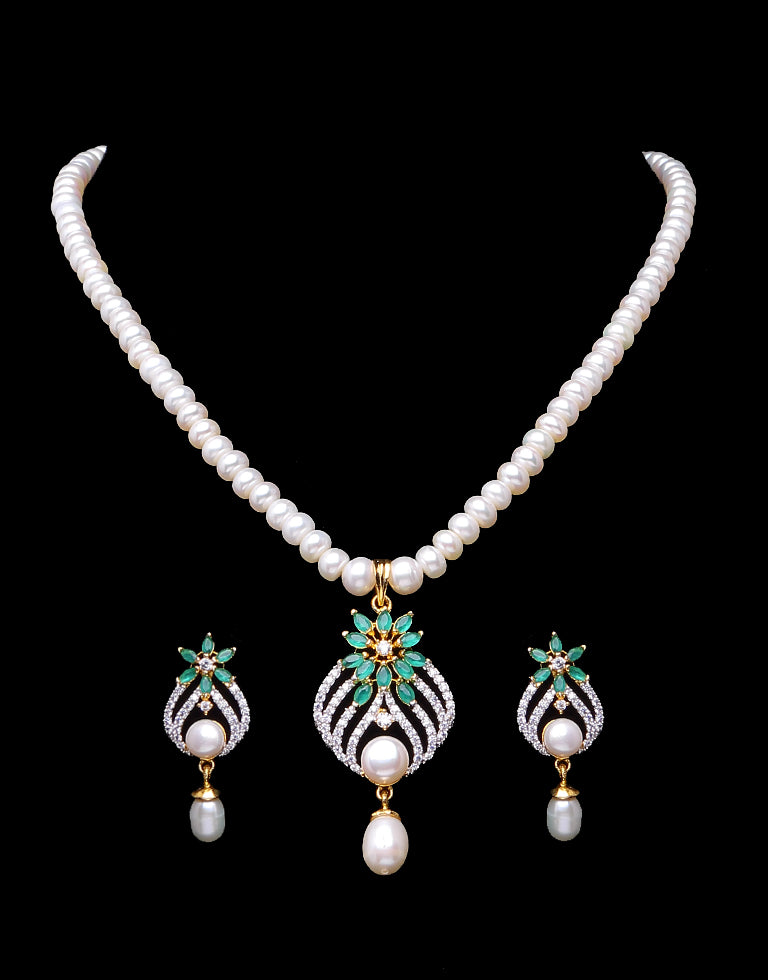 White Cultured Freshwater Pearl Set