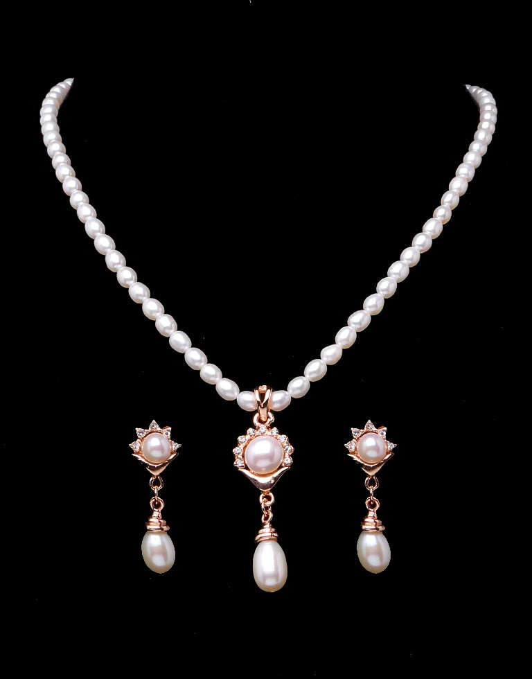 Oval White Beaded Pearl Set With Drop Dangled Pearls