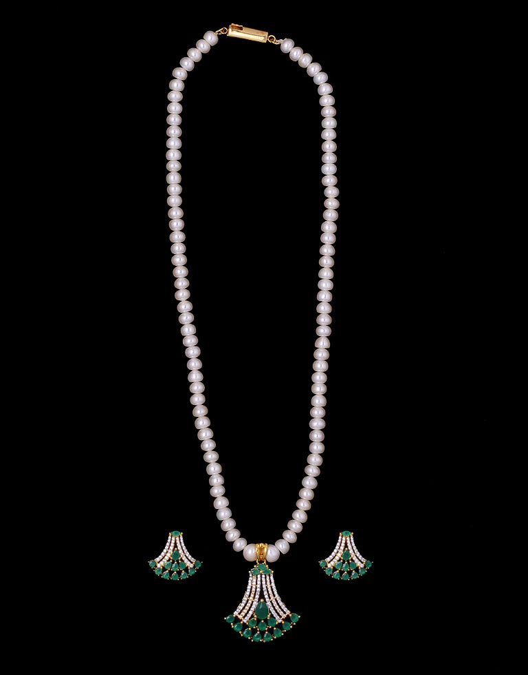 Gorgeous Freshwater Pearl Set with Green studded Stone Pendant