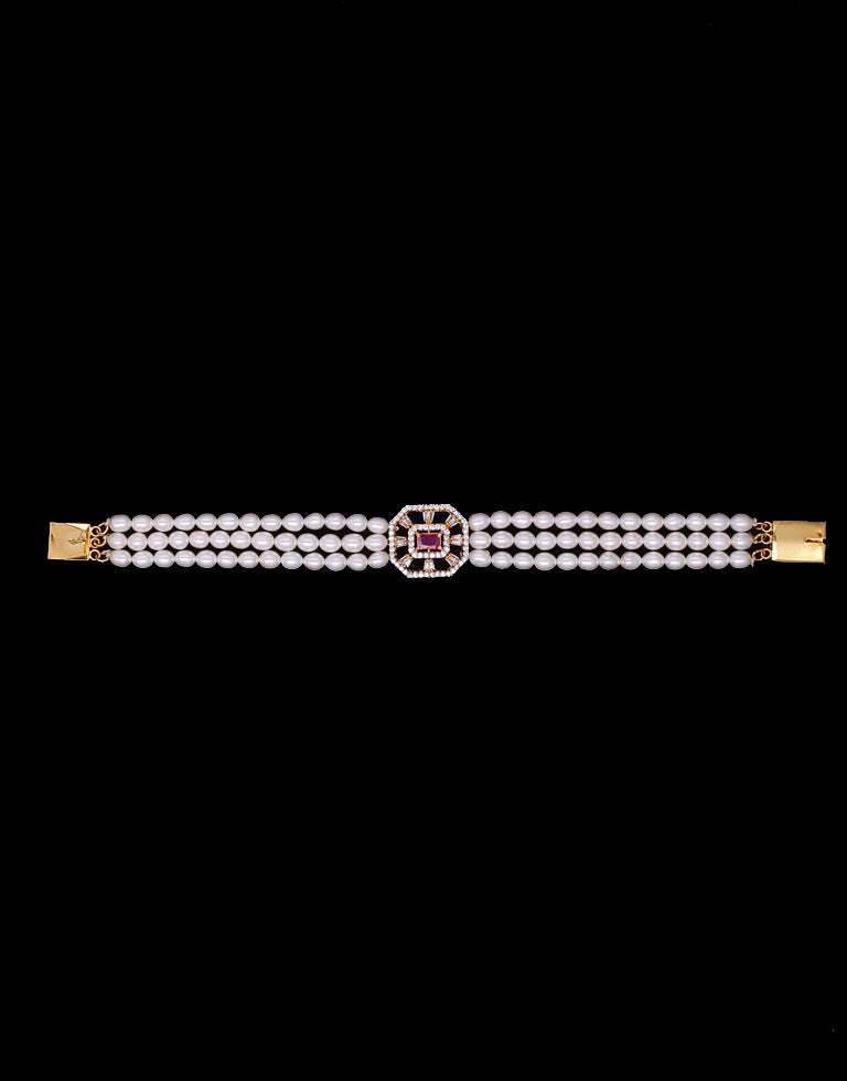 Flawless Freshwater Pearl Bracelet with Semi Precious Stone Studded Centre Piece