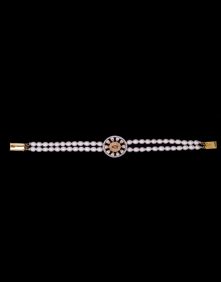 Precious Freshwater Pearl Bracelet with Semi Precious Stone Studded Centre Piece