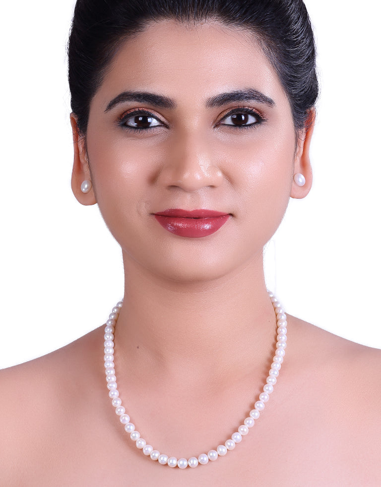 Rich Round White Freshwater Pearl Necklace