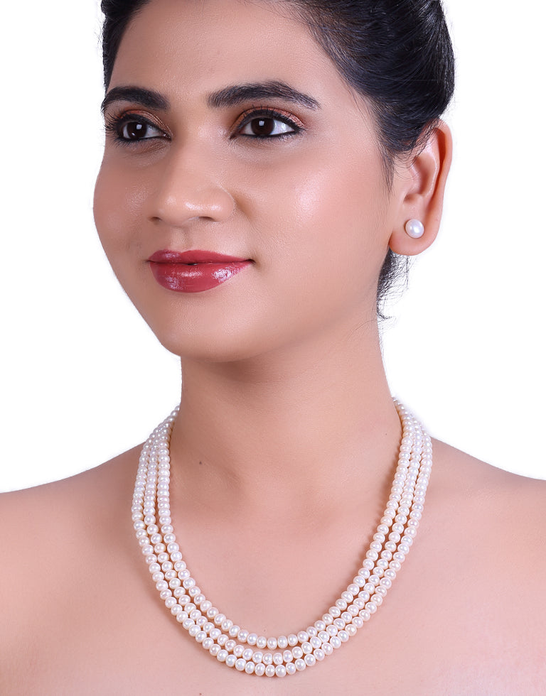 Attractive Round White Freshwater Pearl Necklace