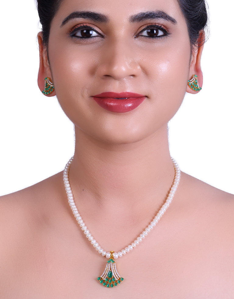 Gorgeous Freshwater Pearl Set with Green studded Stone Pendant