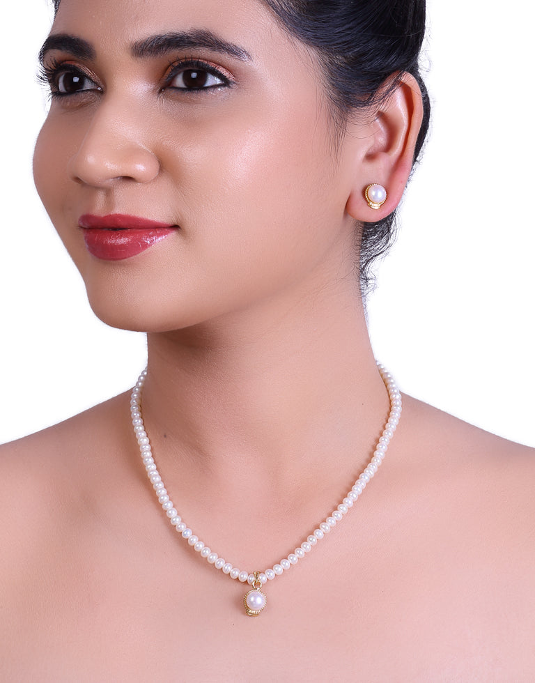 Round Pearl Studded Pearl Set