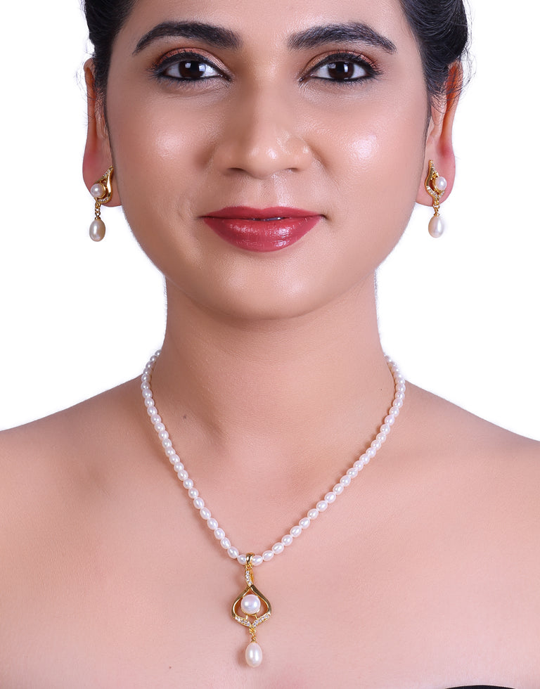 Oval Beaded Pearl Set With Oval Dangled Pearls