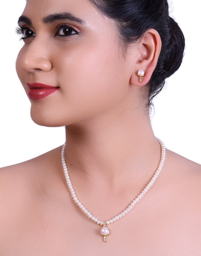 White Round Beaded Pearl Set