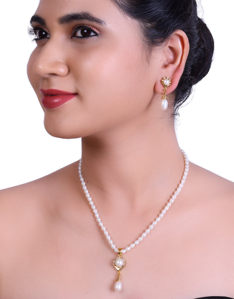 Oval White Beaded Pearl Set With Drop Dangled Pearls