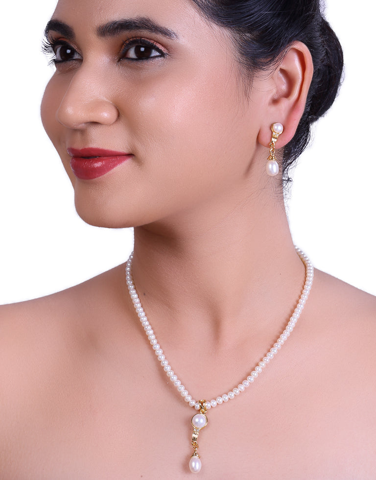 White Round Freshwater Pearl Set with Drop Dangled Pearls