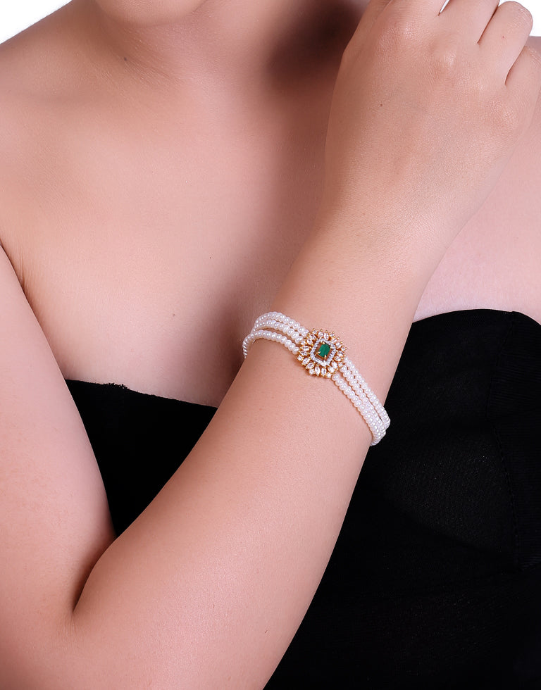 Beautiful Freshwater Pearl Bracelet with Semi Precious Stone Studded Centre Piece