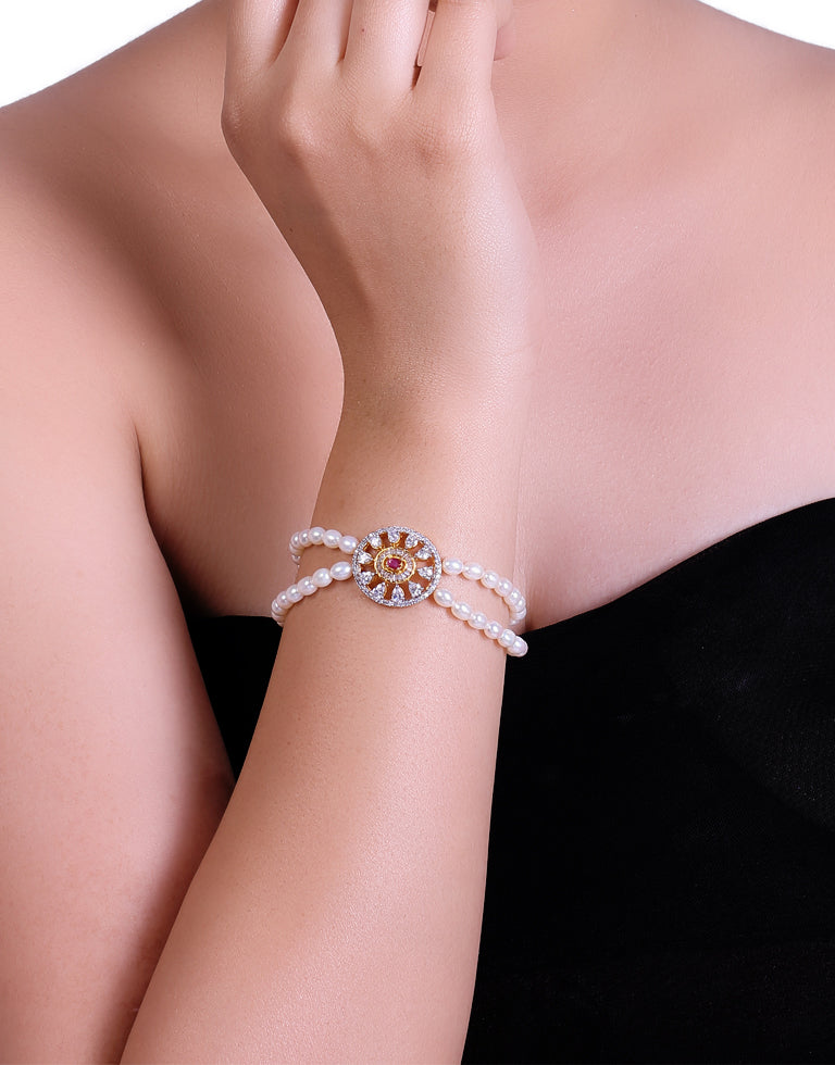 Precious Freshwater Pearl Bracelet with Semi Precious Stone Studded Centre Piece
