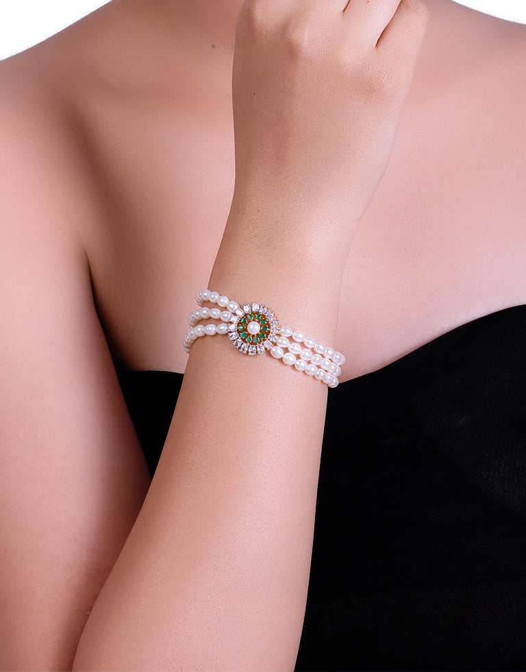 Versatile Freshwater Pearl Bracelet with Semi Precious Stone Studded Centre Piece