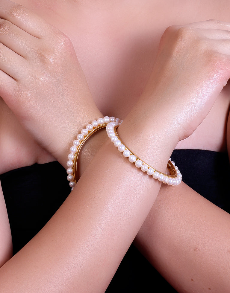 Single lined round white enchanting pearls bangles