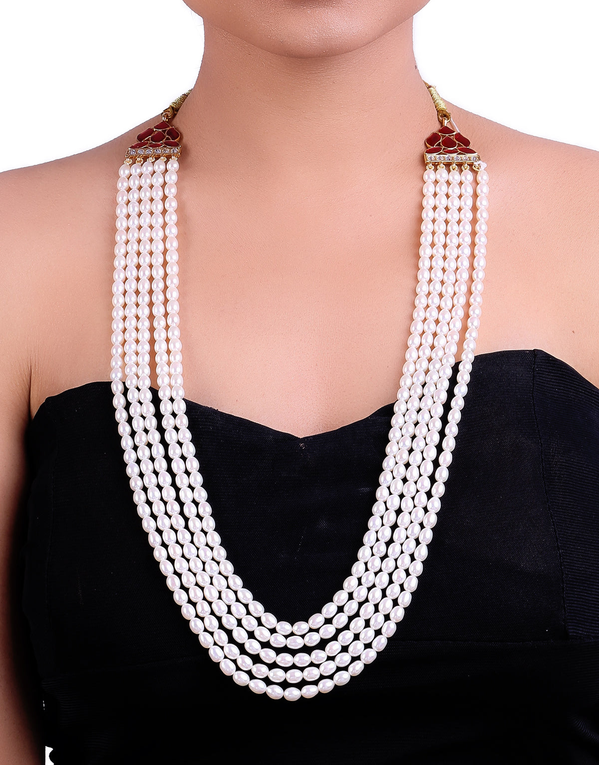 lustrous and the sophisticated oval shape pearl necklace