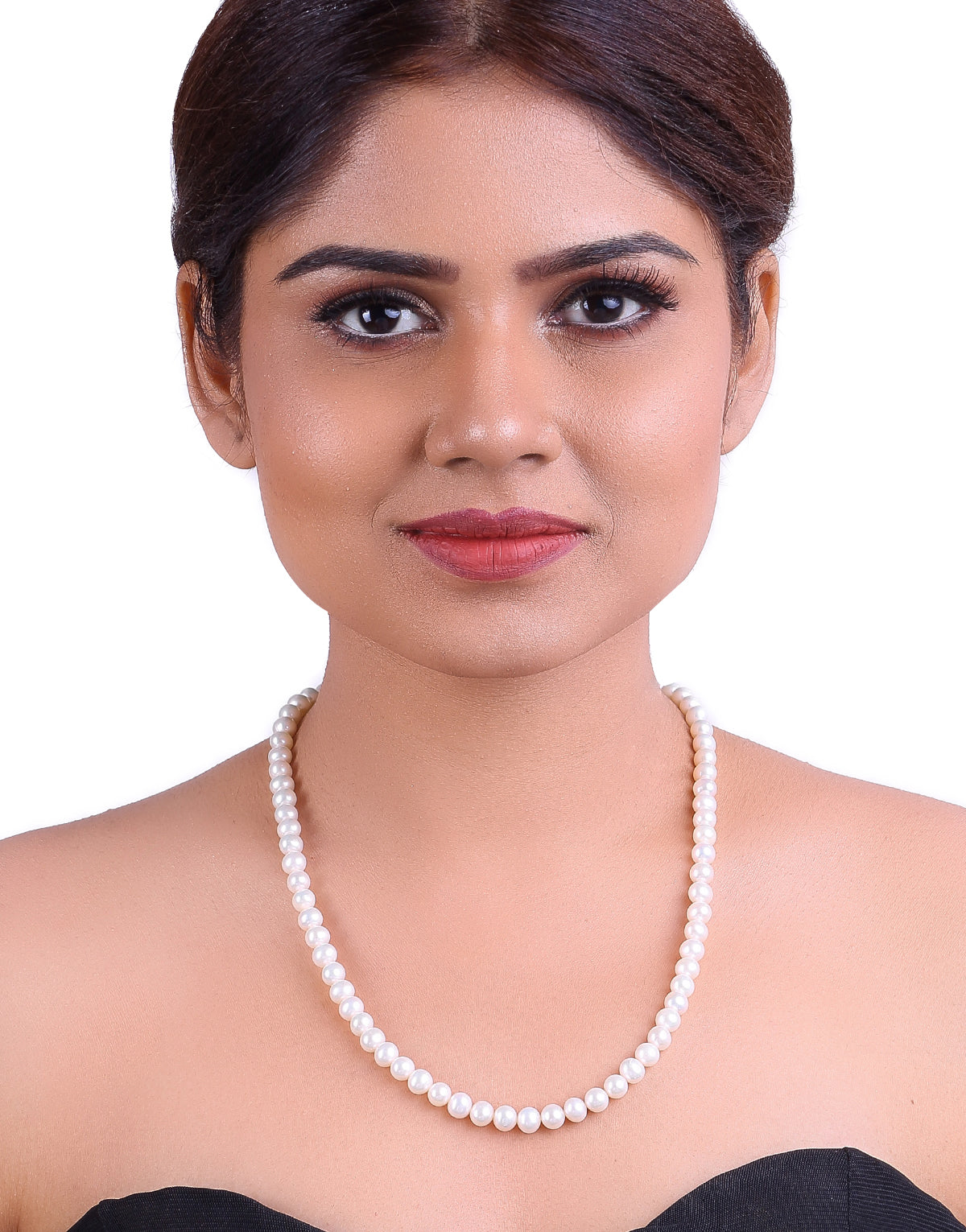 Stunning Round White Freshwater Pearl Necklace