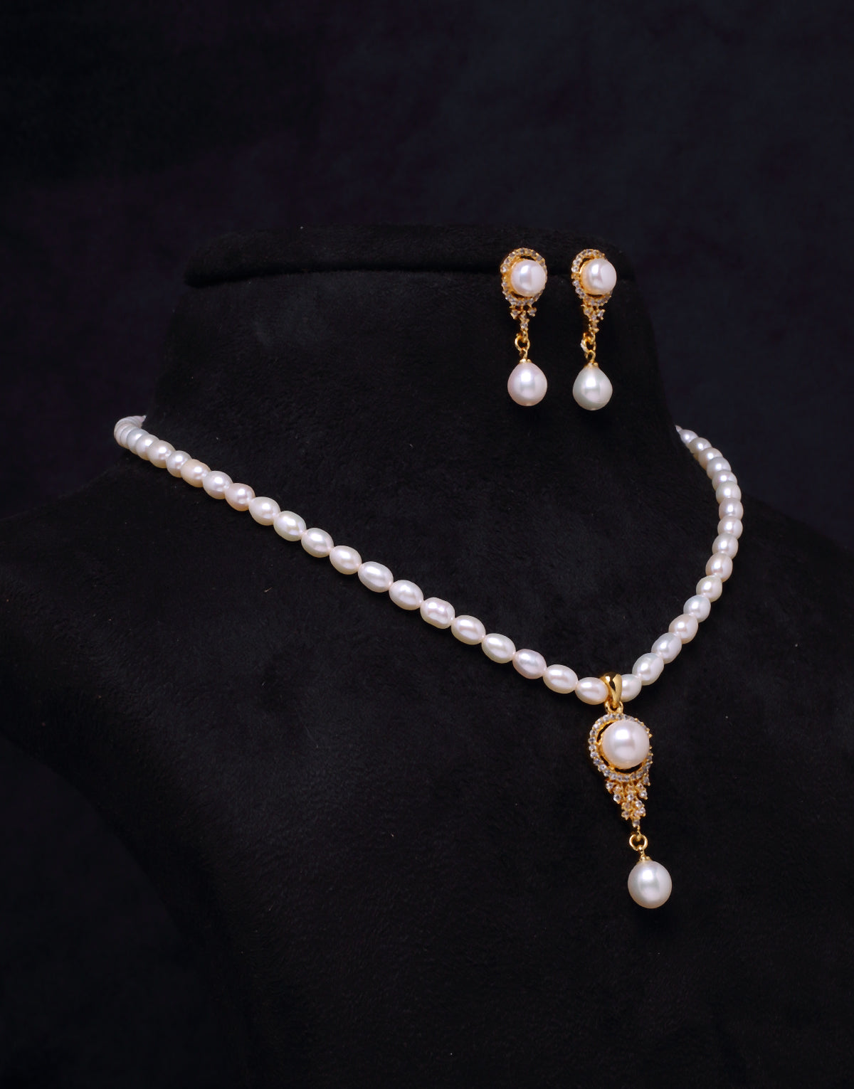 Round Freshwater Pearl Surrounded In Cz Stones, Beaded Pearls Necklace Set