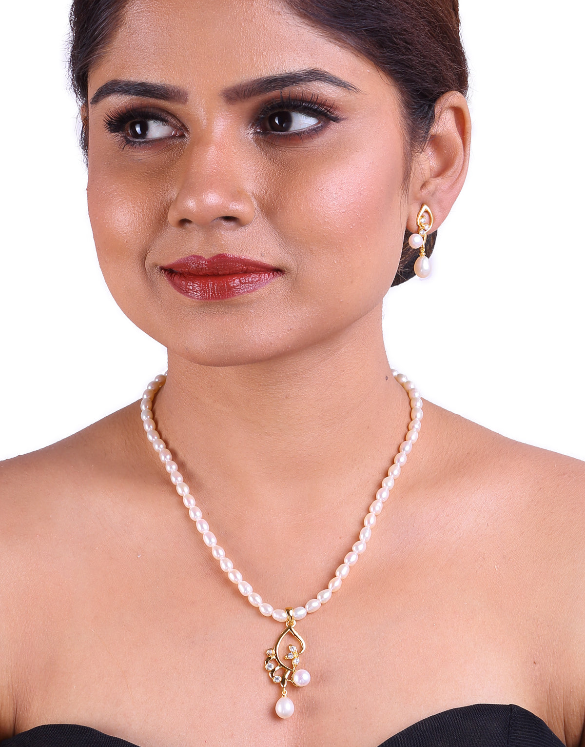 Oval Shaped Beaded Pearl With Cubic Ziconia Set Pendant And Earring