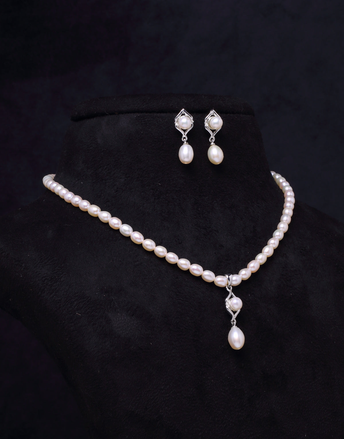 White Oval-Shaped Beaded Pearl Set