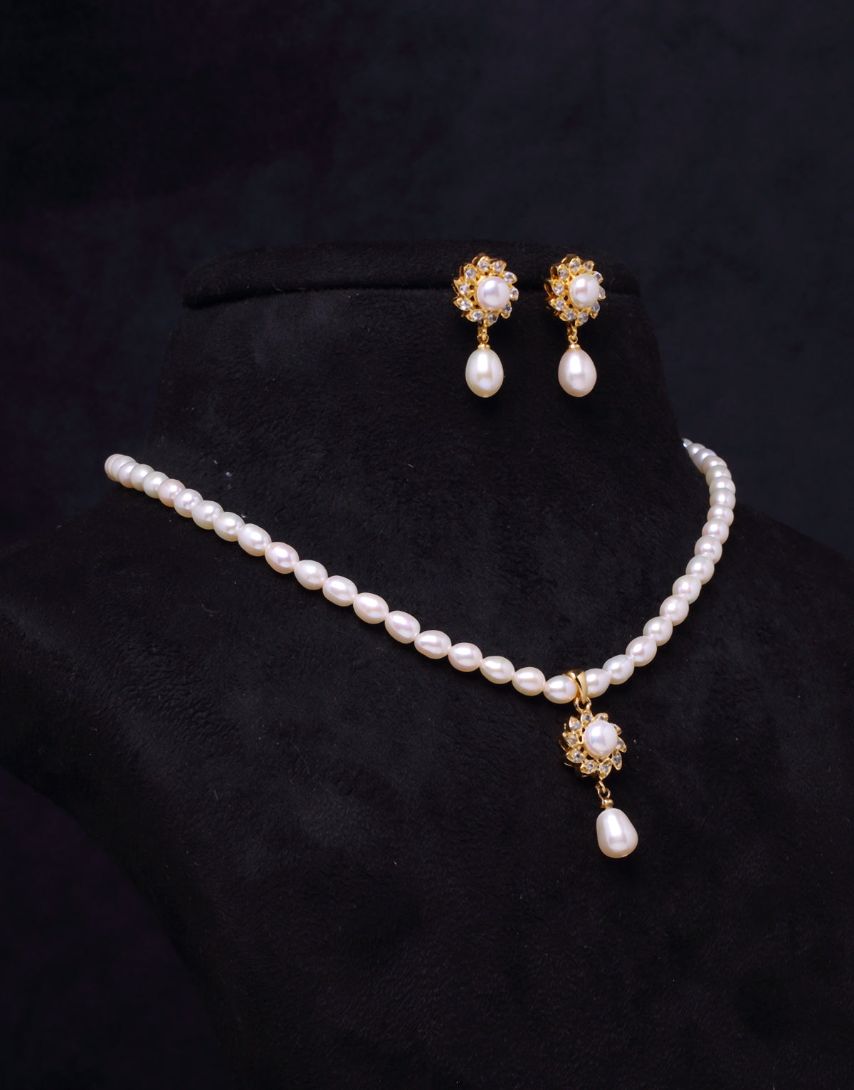 Flower Shaped Depicted Design Set In Cz Stones Tangled In Beaded Pearl Necklace Set