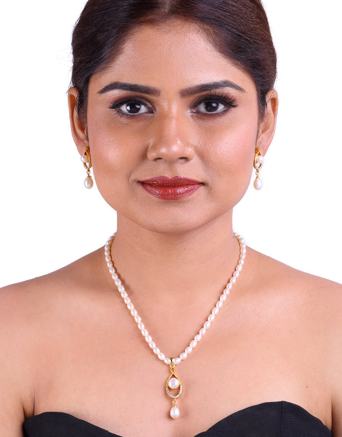 Freshwater Pearl Beaded Necklace With Depicted Design Set In Cubic Zirconia Stones