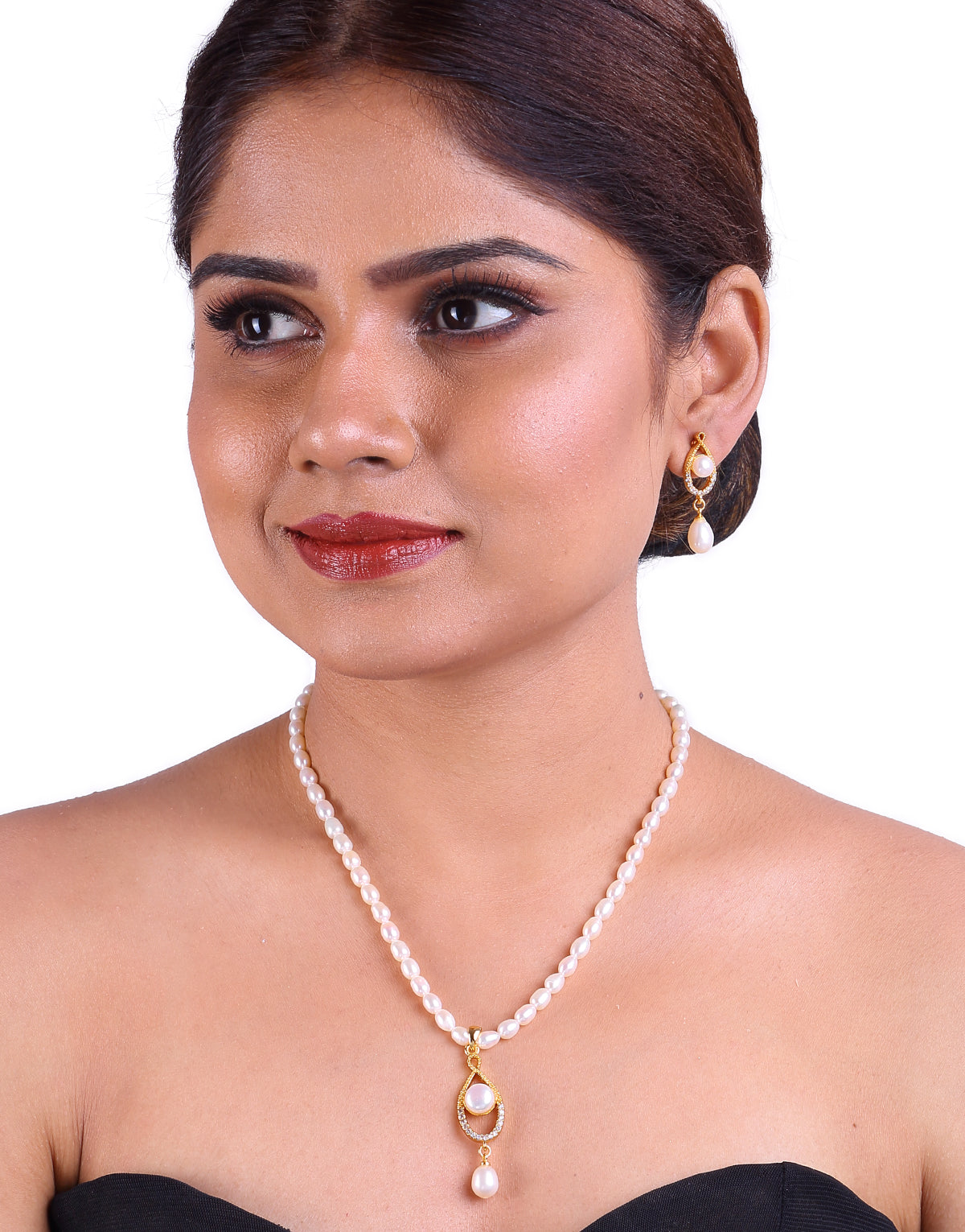 Freshwater Pearl Beaded Necklace With Depicted Design Set In Cubic Zirconia Stones